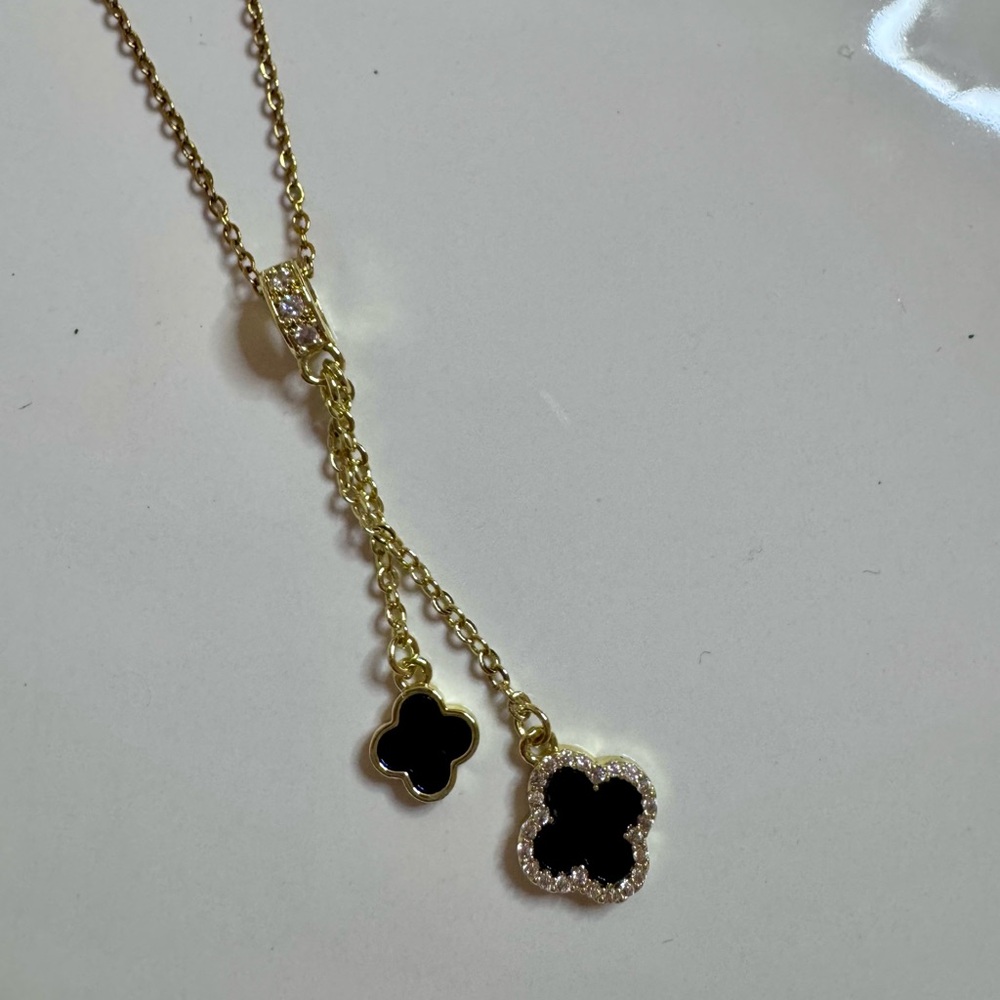 Elegant Gold and Black Pendant Necklace